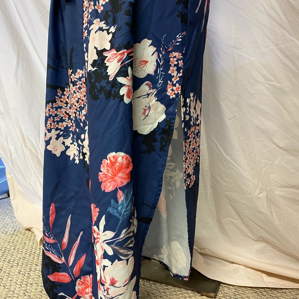 Gown - Picture 4 of 4